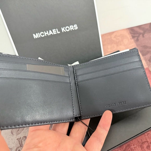 Michael Kors Black Logo Wallet & Keychain Set - Picture 4 of 5